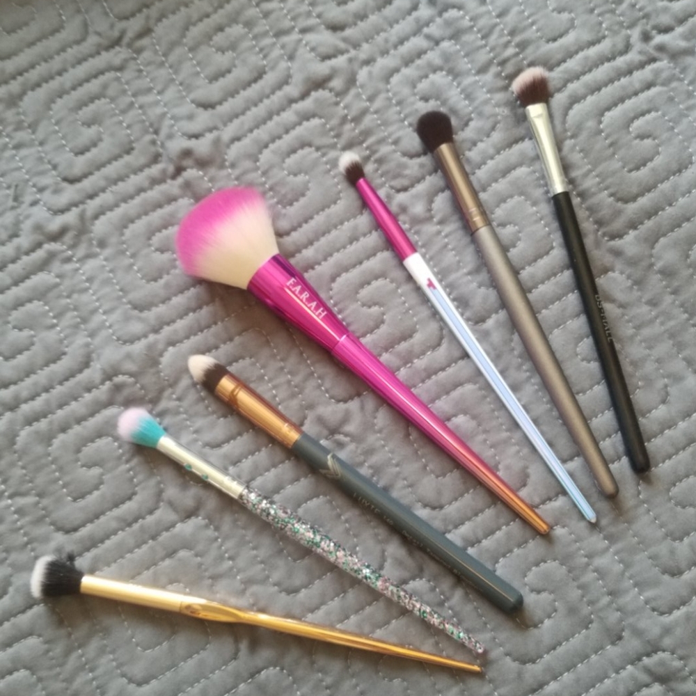 7 make up brushes
